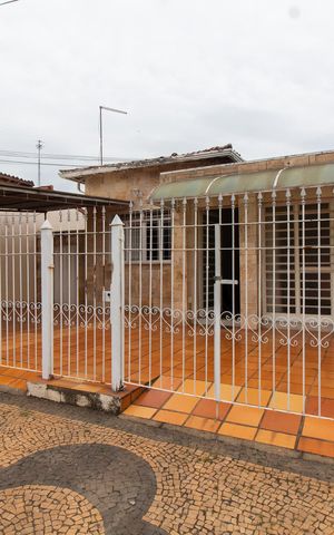 Casa para alugar com 300m², 3 quartos e 3 vagas Casa para alugar com 300m², 3 quartos e 3 vagasFACHADA