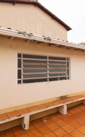 Casa para alugar com 300m², 3 quartos e 3 vagas Casa para alugar com 300m², 3 quartos e 3 vagasÁREA EXTERNA FUNDOS