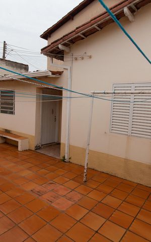 Casa para alugar com 300m², 3 quartos e 3 vagas Casa para alugar com 300m², 3 quartos e 3 vagasÁREA EXTERNA FUNDOS
