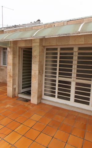 Casa para alugar com 300m², 3 quartos e 3 vagas Casa para alugar com 300m², 3 quartos e 3 vagasÁREA EXTERNA FRENTE