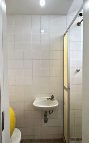 Apartamento à venda com 94m², 3 quartos e sem vaga Apartamento à venda com 94m², 3 quartos e sem vagaBanheiro de Serviço