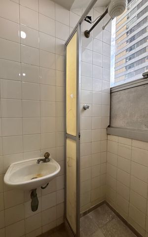 Apartamento à venda com 94m², 3 quartos e sem vaga Apartamento à venda com 94m², 3 quartos e sem vagaBanheiro de Serviço