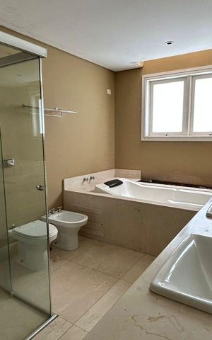 Casa à venda com 656m², 3 quartos e 3 vagas