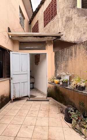 Casa à venda com 187m², 4 quartos e 2 vagas Casa à venda com 187m², 4 quartos e 2 vagasLavanderia / quintal casa 1