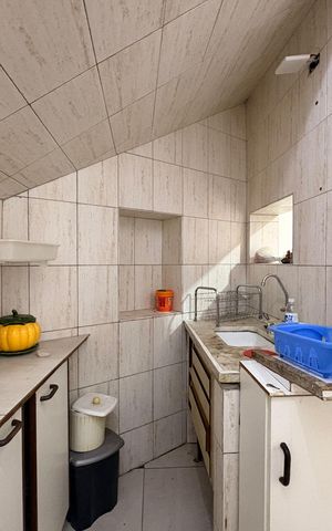 Casa à venda com 187m², 4 quartos e 2 vagas Casa à venda com 187m², 4 quartos e 2 vagasCozinha casa 1