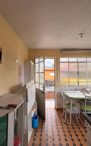 Casa à venda com 187m², 4 quartos e 2 vagas Casa à venda com 187m², 4 quartos e 2 vagasCozinha casa 2