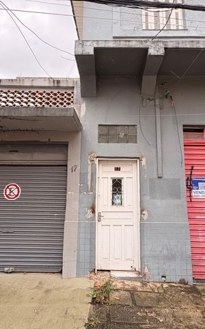 Casa à venda com 187m², 4 quartos e 2 vagas Casa à venda com 187m², 4 quartos e 2 vagasFachada + plaquinha