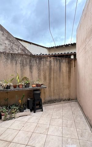 Casa à venda com 187m², 4 quartos e 2 vagas Casa à venda com 187m², 4 quartos e 2 vagasLavanderia / quintal casa 1