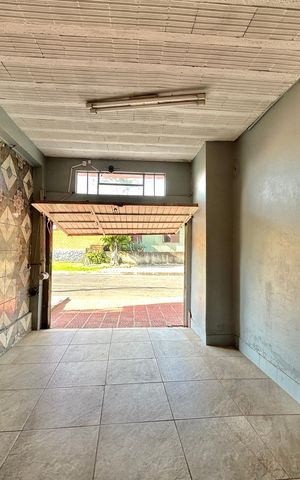 Casa à venda com 170m², 3 quartos e 1 vaga Casa à venda com 170m², 3 quartos e 1 vagaGaragem