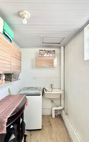 Casa à venda com 170m², 3 quartos e 1 vaga Casa à venda com 170m², 3 quartos e 1 vagaÁrea de Serviço