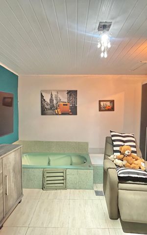 Casa à venda com 170m², 3 quartos e 1 vaga Casa à venda com 170m², 3 quartos e 1 vagaSuíte