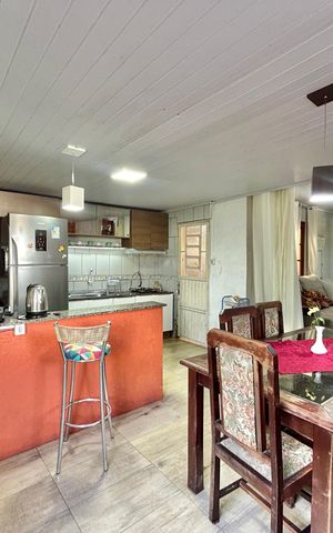 Casa à venda com 170m², 3 quartos e 1 vaga Casa à venda com 170m², 3 quartos e 1 vagaSala