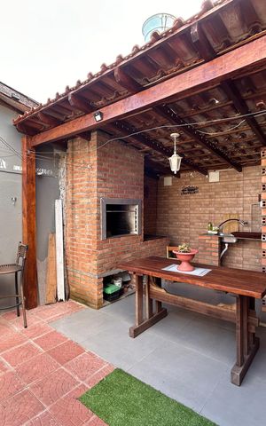 Casa à venda com 170m², 3 quartos e 1 vaga Casa à venda com 170m², 3 quartos e 1 vagaPátio com churrasqueira