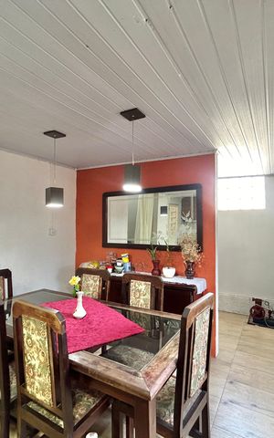 Casa à venda com 170m², 3 quartos e 1 vaga Casa à venda com 170m², 3 quartos e 1 vagaSala