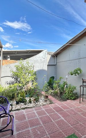 Casa à venda com 170m², 3 quartos e 1 vaga Casa à venda com 170m², 3 quartos e 1 vagaPátio