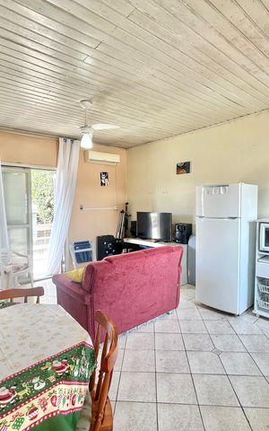 Casa à venda com 170m², 3 quartos e 1 vaga Casa à venda com 170m², 3 quartos e 1 vagaSala