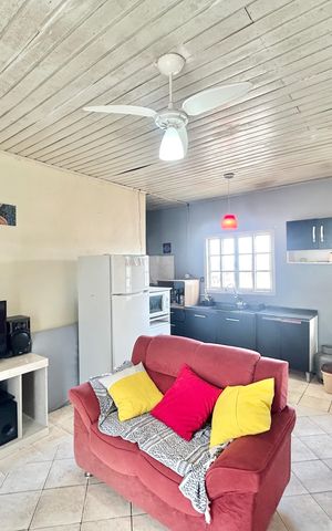Casa à venda com 170m², 3 quartos e 1 vaga Casa à venda com 170m², 3 quartos e 1 vagaSala