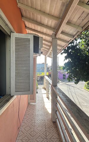 Casa à venda com 170m², 3 quartos e 1 vaga Casa à venda com 170m², 3 quartos e 1 vagaSacada