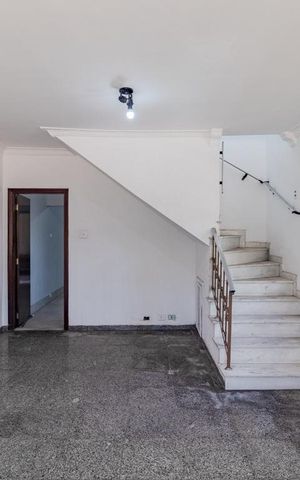 Casa à venda com 220m², 3 quartos e 2 vagasSala
