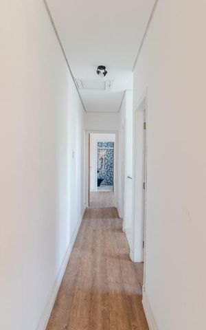 Casa à venda com 220m², 3 quartos e 2 vagasCorredor