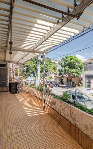 Casa à venda com 220m², 3 quartos e 2 vagasQuintal