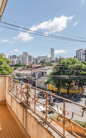 Casa à venda com 220m², 3 quartos e 2 vagasSuíte 1