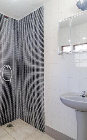 Casa à venda com 220m², 3 quartos e 2 vagasBanheiro da Suíte 2