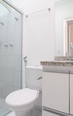Casa de condomínio à venda com 81m², 2 quartos e 2 vagasSuíte 2 - banheiro