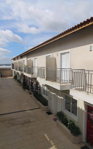 Casa de condomínio à venda com 81m², 2 quartos e 2 vagasVista da sacada