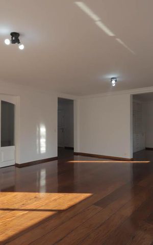 Apartamento para alugar com 240m², 3 quartos e 2 vagas