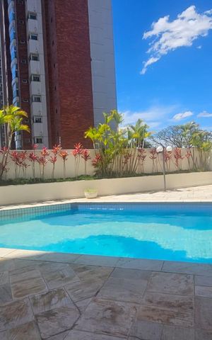 Apartamento para alugar com 165m², 3 quartos e 3 vagas Apartamento para alugar com 165m², 3 quartos e 3 vagasÁrea comum - Piscina
