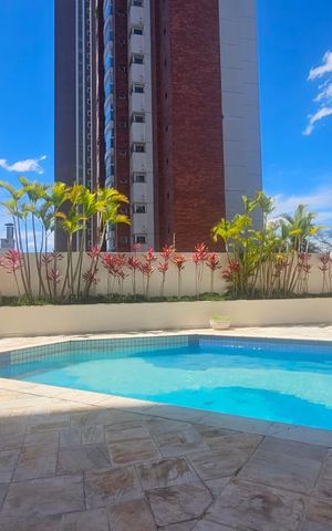 Apartamento para alugar com 165m², 3 quartos e 3 vagas Apartamento para alugar com 165m², 3 quartos e 3 vagasÁrea comum - Piscina