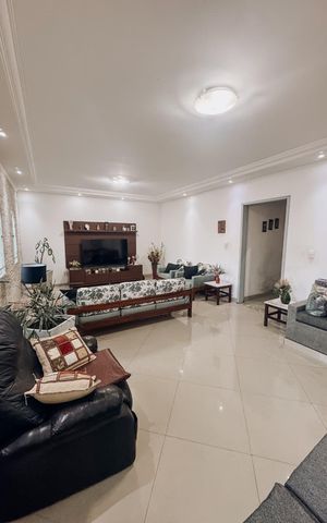 Casa à venda com 220m², 5 quartos e 4 vagas