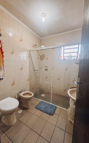 Casa à venda com 220m², 5 quartos e 4 vagas
