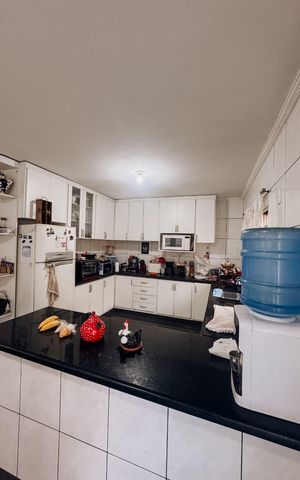 Casa à venda com 220m², 5 quartos e 4 vagas