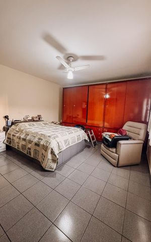 Casa à venda com 220m², 5 quartos e 4 vagas