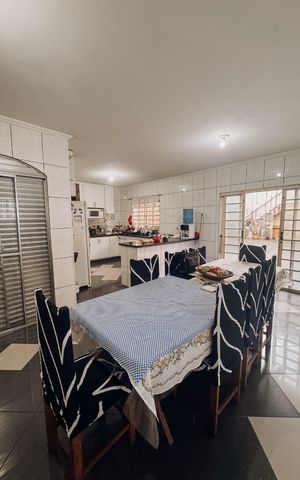 Casa à venda com 220m², 5 quartos e 4 vagas