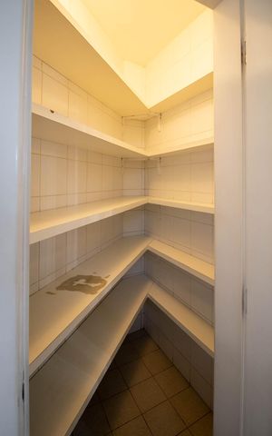 Apartamento à venda com 176m², 3 quartos e 3 vagas Apartamento à venda com 176m², 3 quartos e 3 vagasDespensa