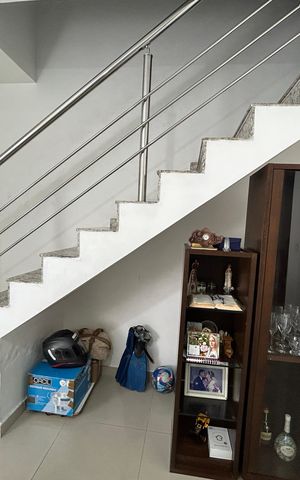 Casa para alugar com 200m², 2 quartos e 1 vagaEscada