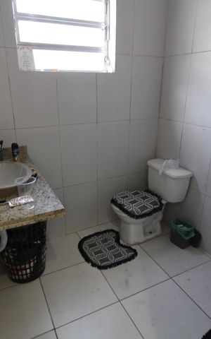 Casa de condomínio à venda com 145m², 2 quartos e 4 vagasBanheiro