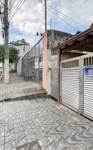 Casa à venda com 288m², 4 quartos e 2 vagasFachada + plaquinha
