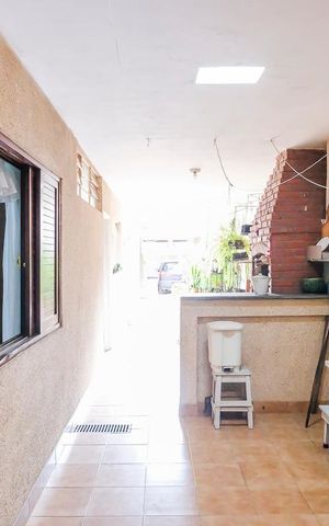Casa à venda com 288m², 4 quartos e 2 vagasÁrea de serviço
