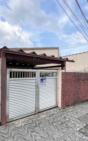 Casa à venda com 288m², 4 quartos e 2 vagasFachada + plaquinha
