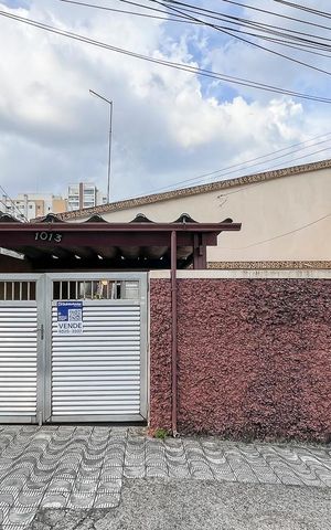 Casa à venda com 288m², 4 quartos e 2 vagasFachada + plaquinha