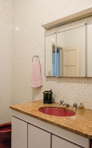 Casa à venda com 288m², 4 quartos e 2 vagasBanheiro