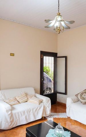 Casa à venda com 288m², 4 quartos e 2 vagasSala