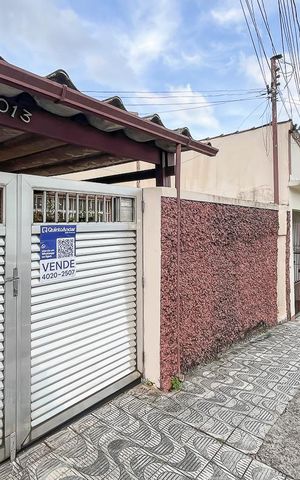 Casa à venda com 288m², 4 quartos e 2 vagasFachada + plaquinha