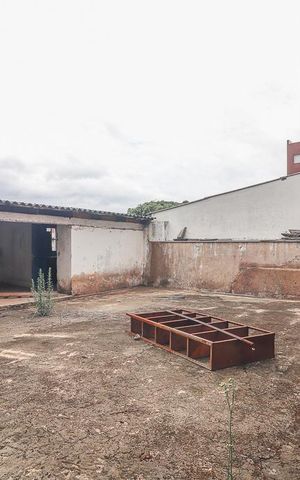 Casa à venda com 150m², 4 quartos e 1 vagaFundos