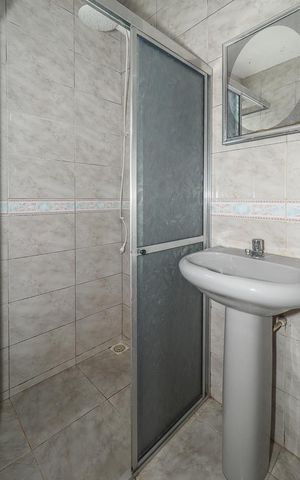 Casa à venda com 150m², 4 quartos e 1 vagaBanheiro