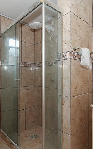 Casa à venda com 150m², 4 quartos e 1 vagaBanheiro 2